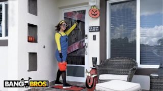 BANGBROS – Where’s Bruno’s Dick? Inside A Pumpkin, Waiting For Evelin Stone